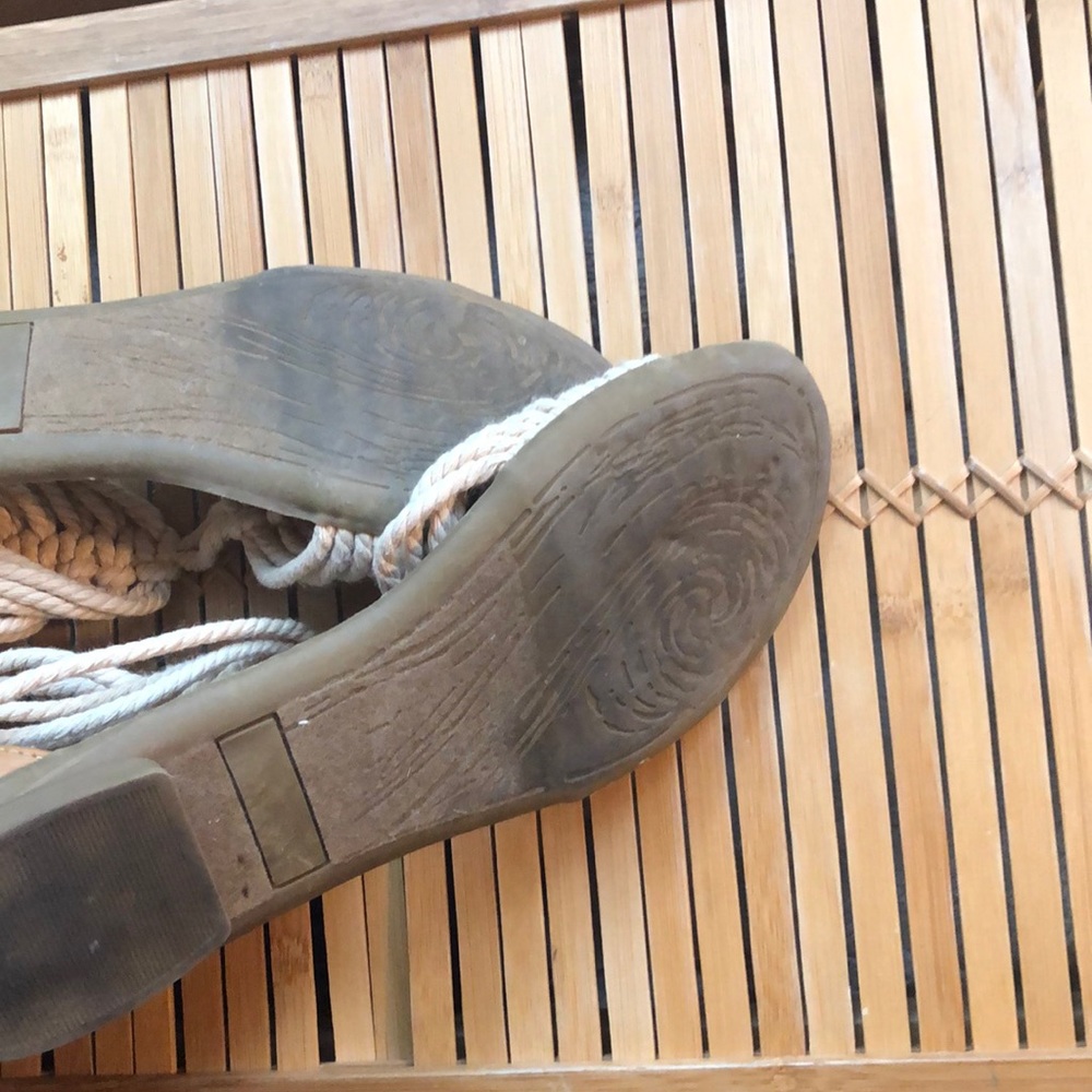 Size 8.5 sandals - Picture 4 of 4